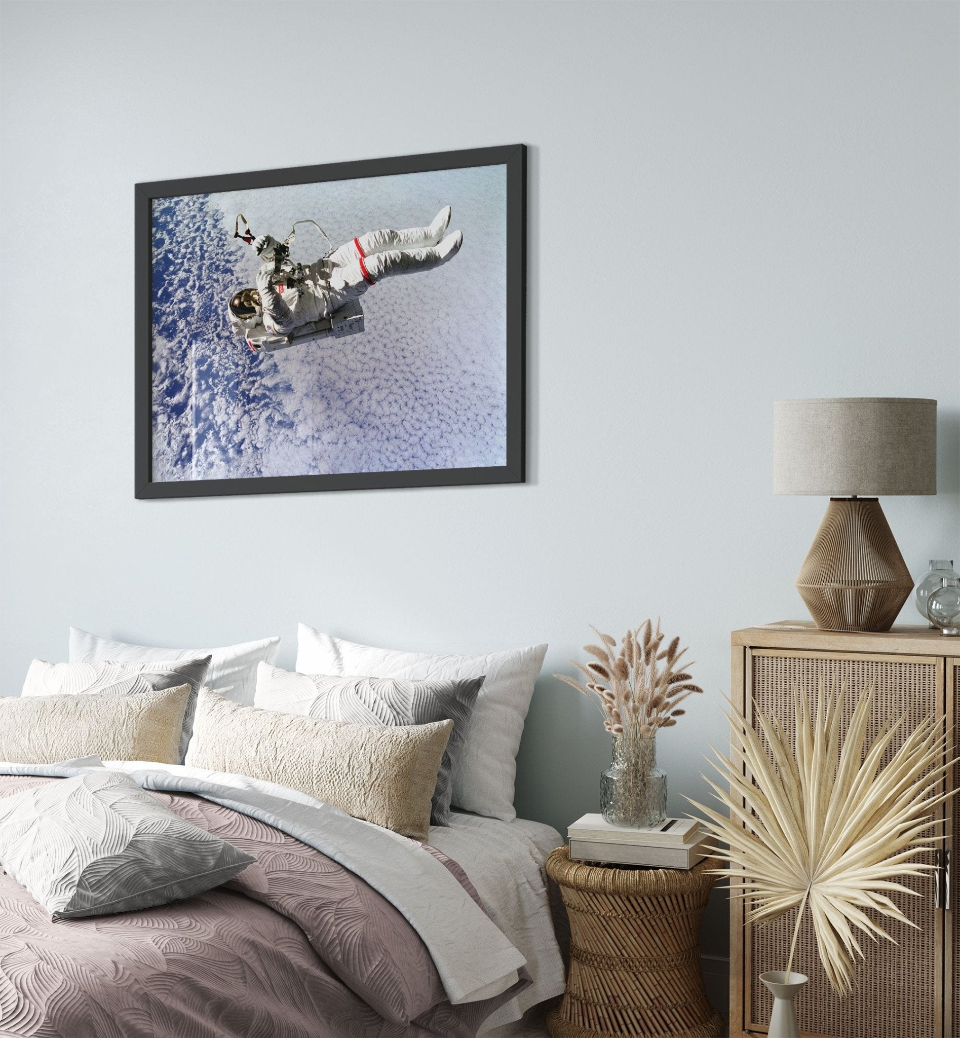 Astronaut Framed - Vintage Astronaut Tetherless Floating In Space - WallArtPrints4U