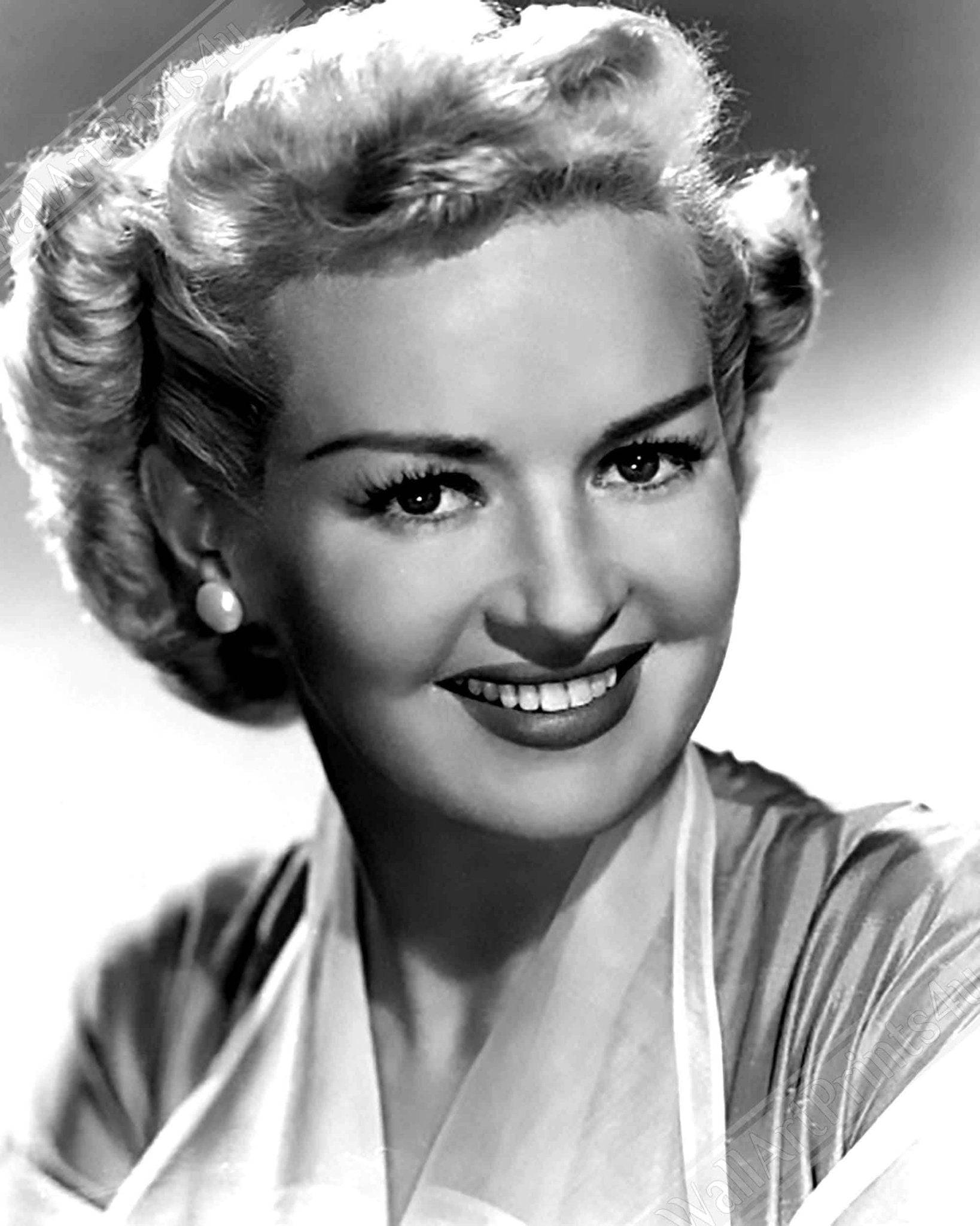 Betty Grable Canvas, Voluptuous Sex Goddess, Vintage Photo - Iconic Betty Grable Canvas Print - Hollywood Silver Screen Star - WallArtPrints4U