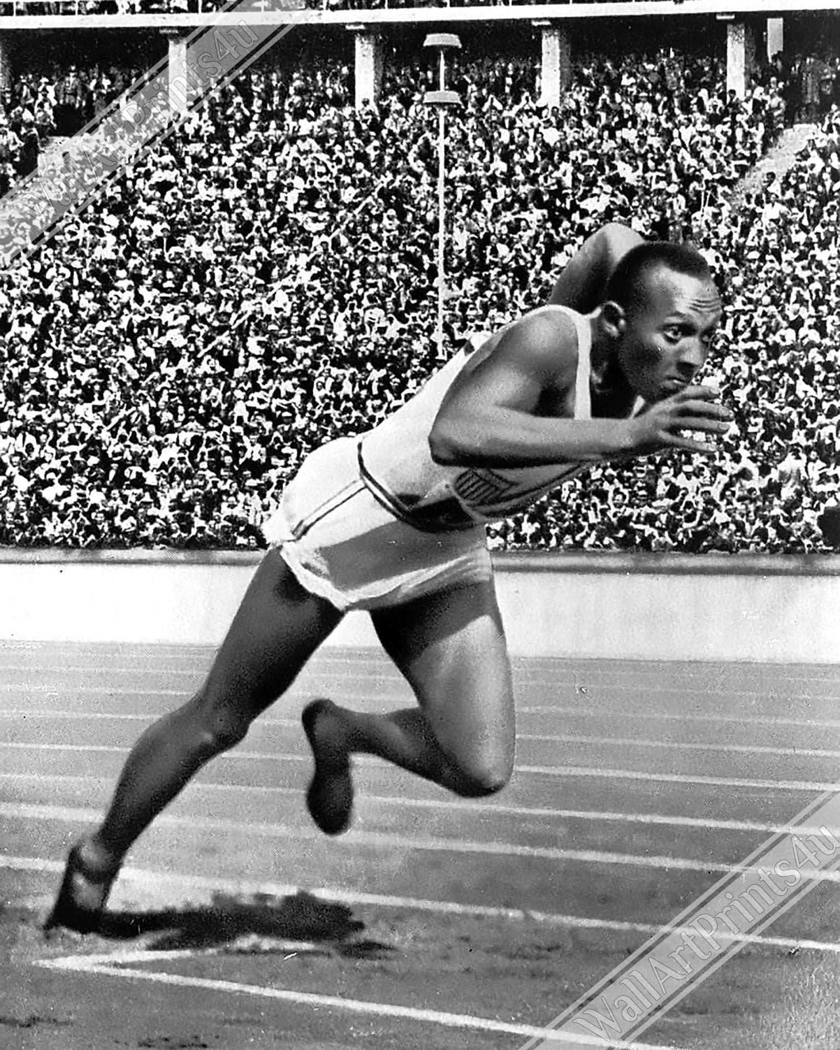 Jesse Owens Poster Vintage Photo - Iconic Jesse Owens Print - WallArtPrints4U