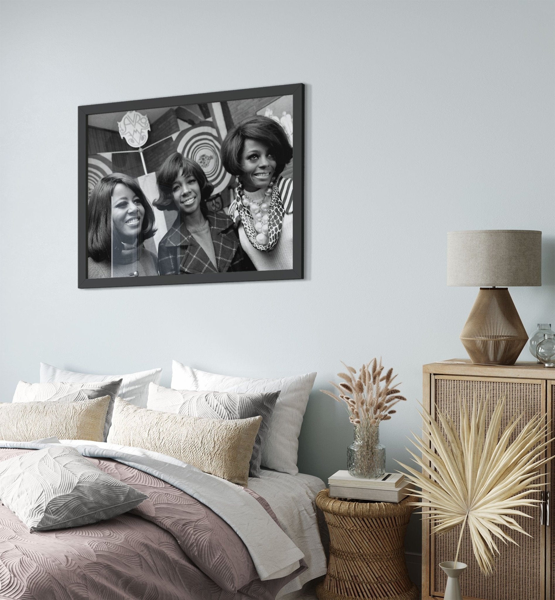 The Supremes Framed, Amsterdam Hilton 1968, Vintage Photo Portrait - The Supremes Framed Print - WallArtPrints4U