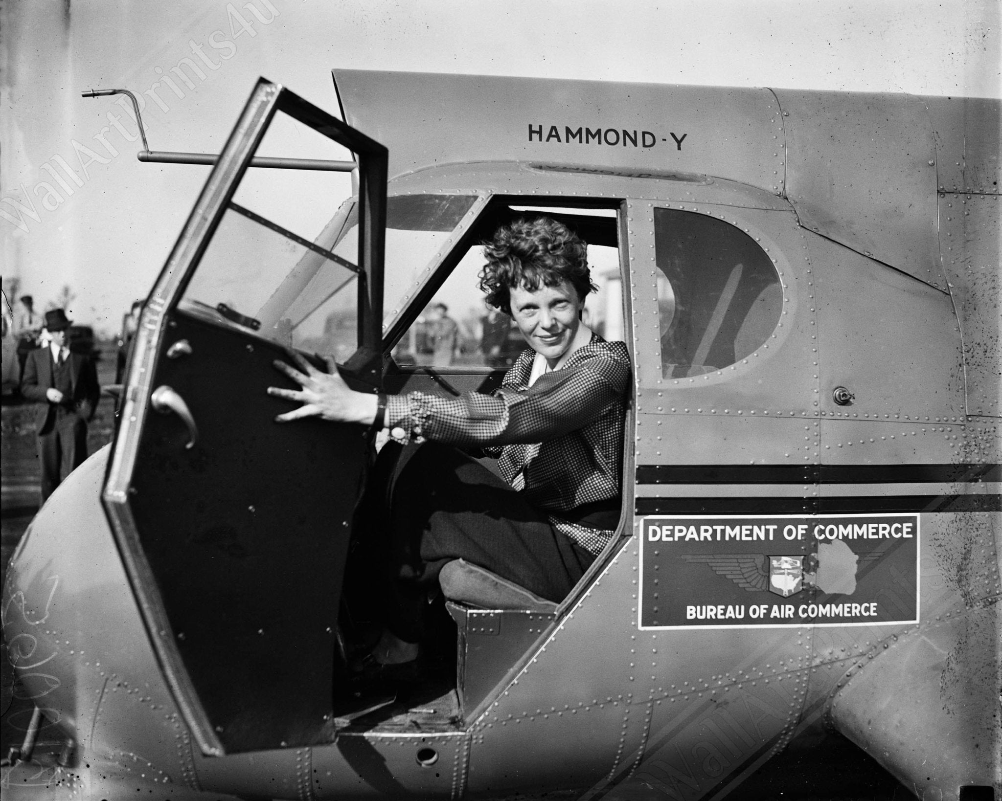 Amelia Earhart Canvas, American Aviatrix Author, Vintage Photo Canvas Print - WallArtPrints4U