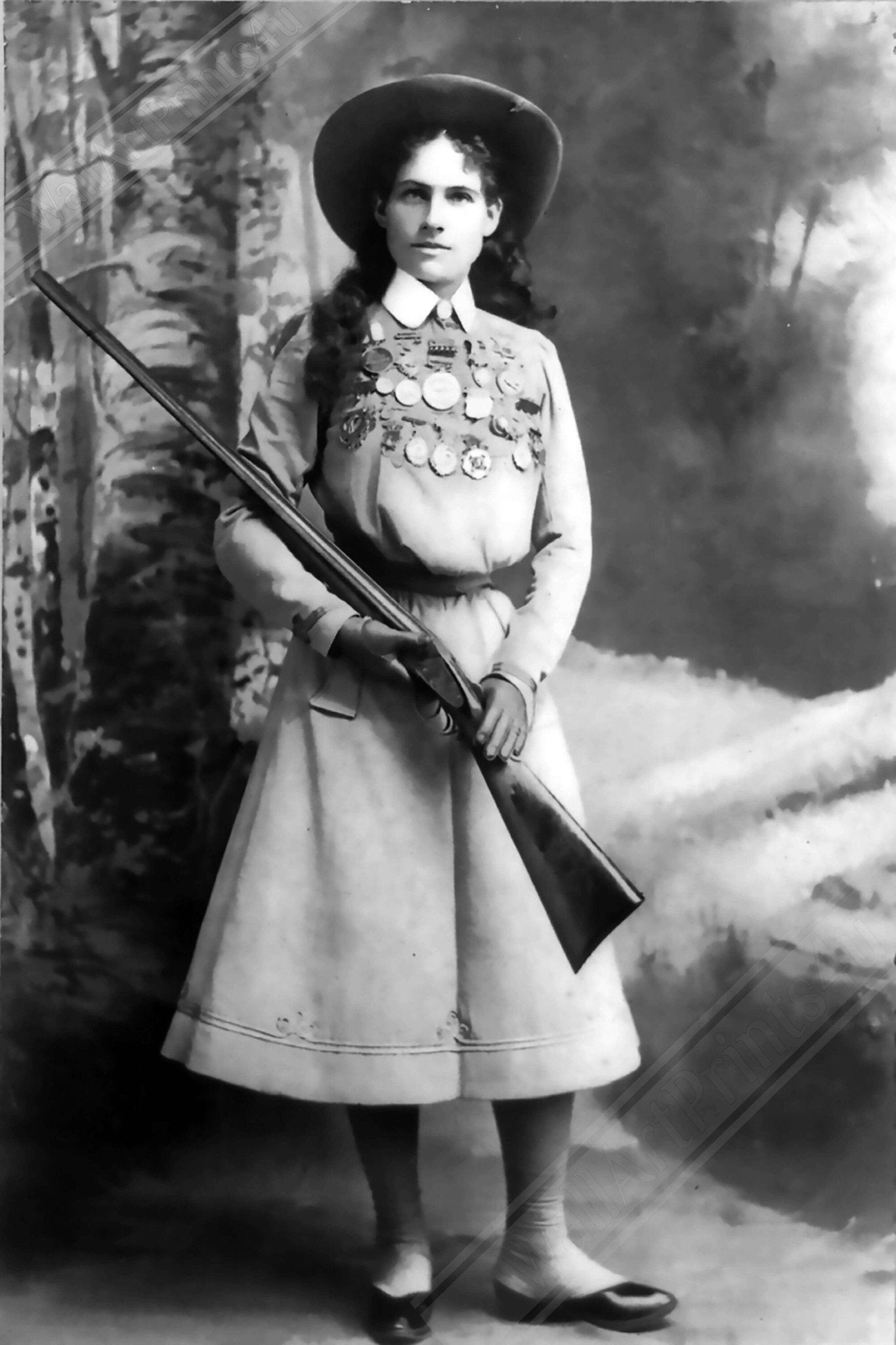 Annie Oakley Canvas, Sharp Shooter, Vintage Photo - Iconic Annie Oakley Canvas Print - Little Sure Shot - WallArtPrints4U