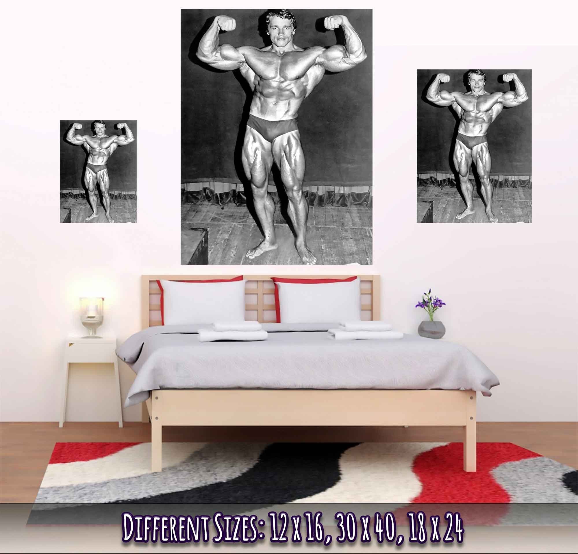 Arnold Schwarzenegger Poster, Double Biceps Pose, Vintage Photo, Arnold Print - WallArtPrints4U