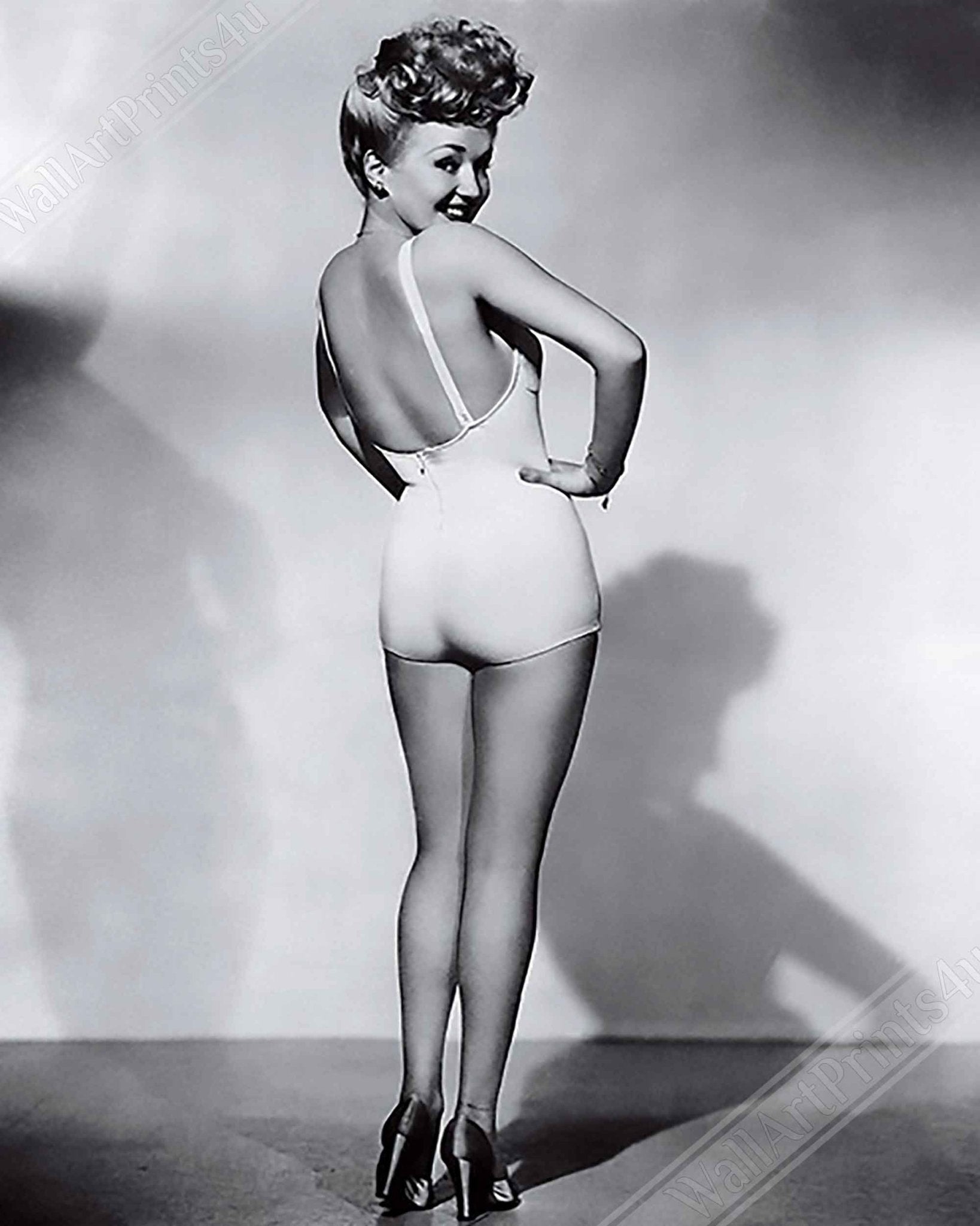 Betty Grable Swimsuit Poster, Famous Photo Print From 1943, First Pin Up Girl, Inspired American Soldiers In Ww2. - WallArtPrints4U