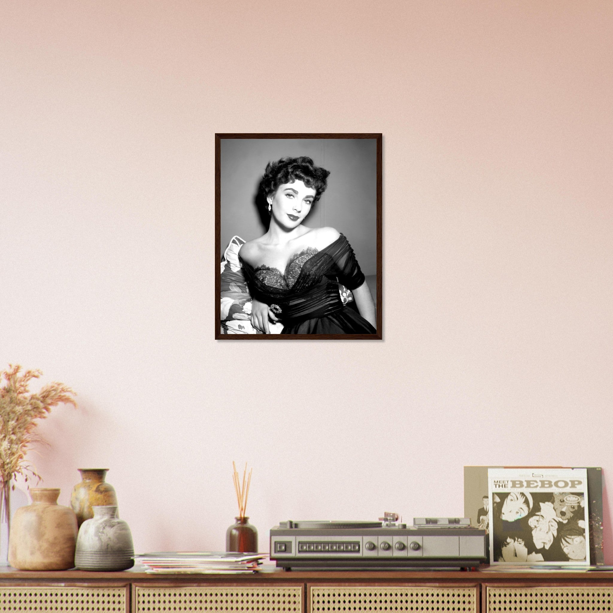 Elizabeth Taylor Framed, Sex Symbol, Rare Photo - Iconic Elizabeth Taylor Framed Print - Hollywood Silver Screen Star - WallArtPrints4U