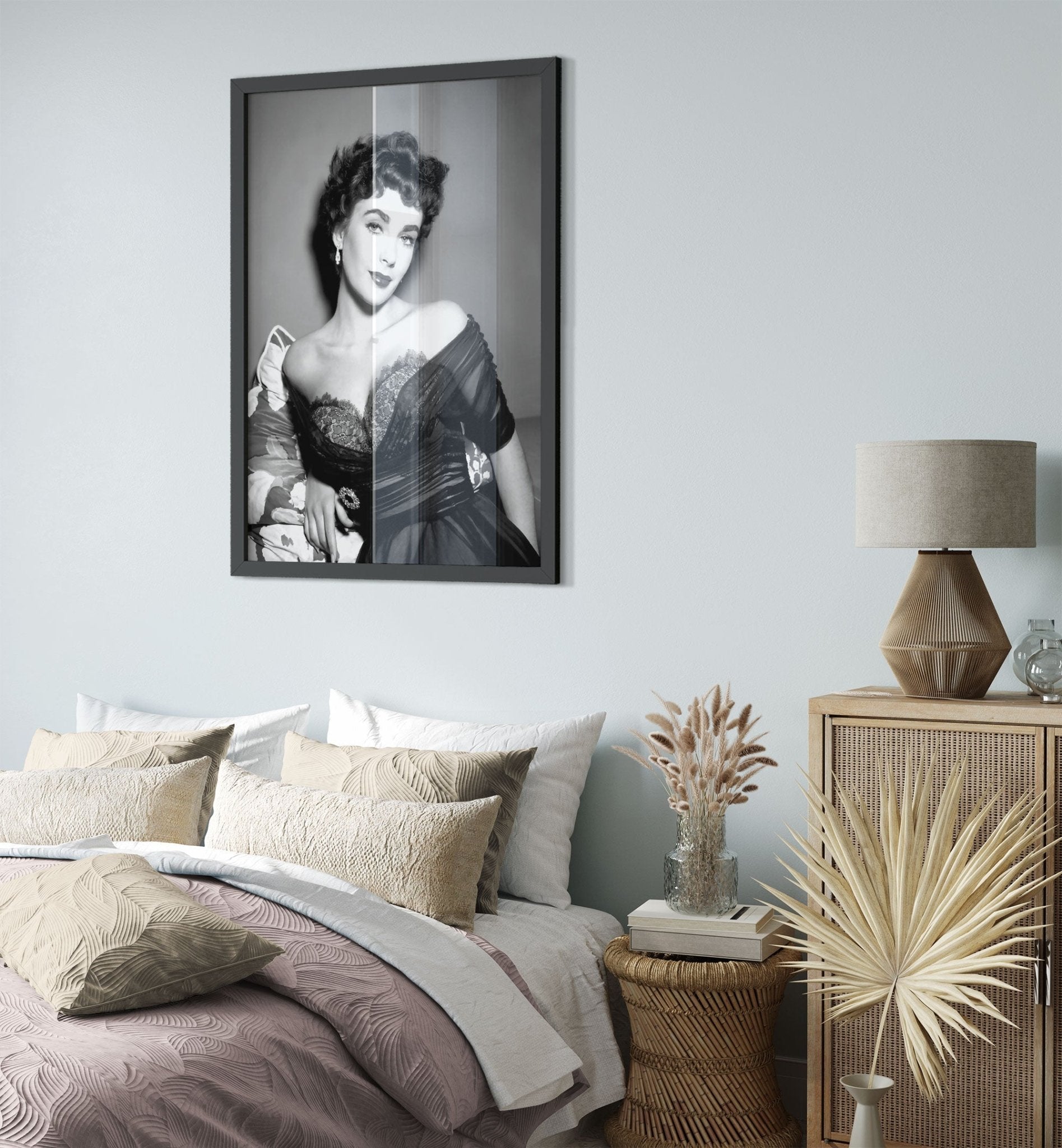 Elizabeth Taylor Framed, Sex Symbol, Rare Photo - Iconic Elizabeth Taylor Framed Print - Hollywood Silver Screen Star - WallArtPrints4U