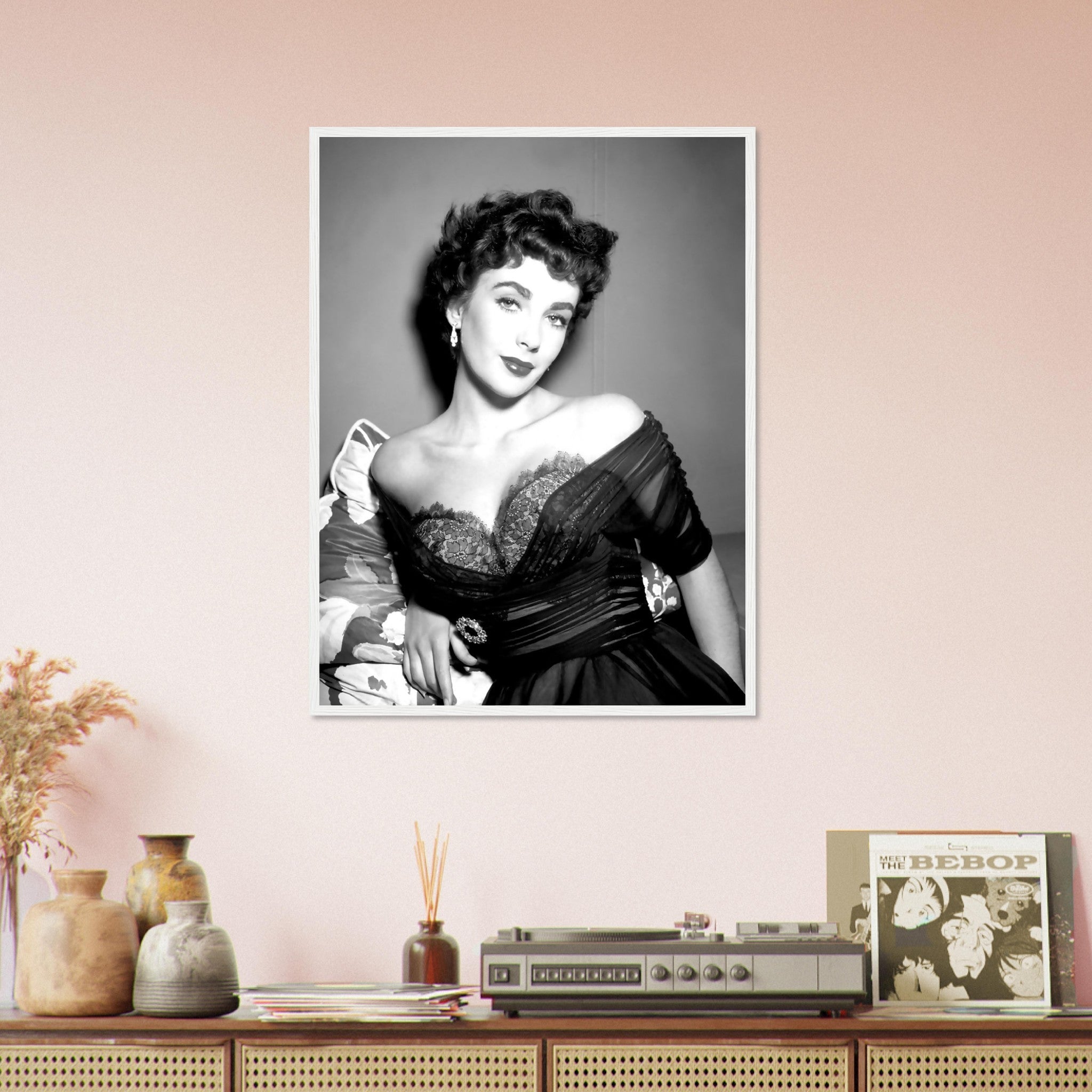 Elizabeth Taylor Framed, Sex Symbol, Rare Photo - Iconic Elizabeth Taylor Framed Print - Hollywood Silver Screen Star - WallArtPrints4U