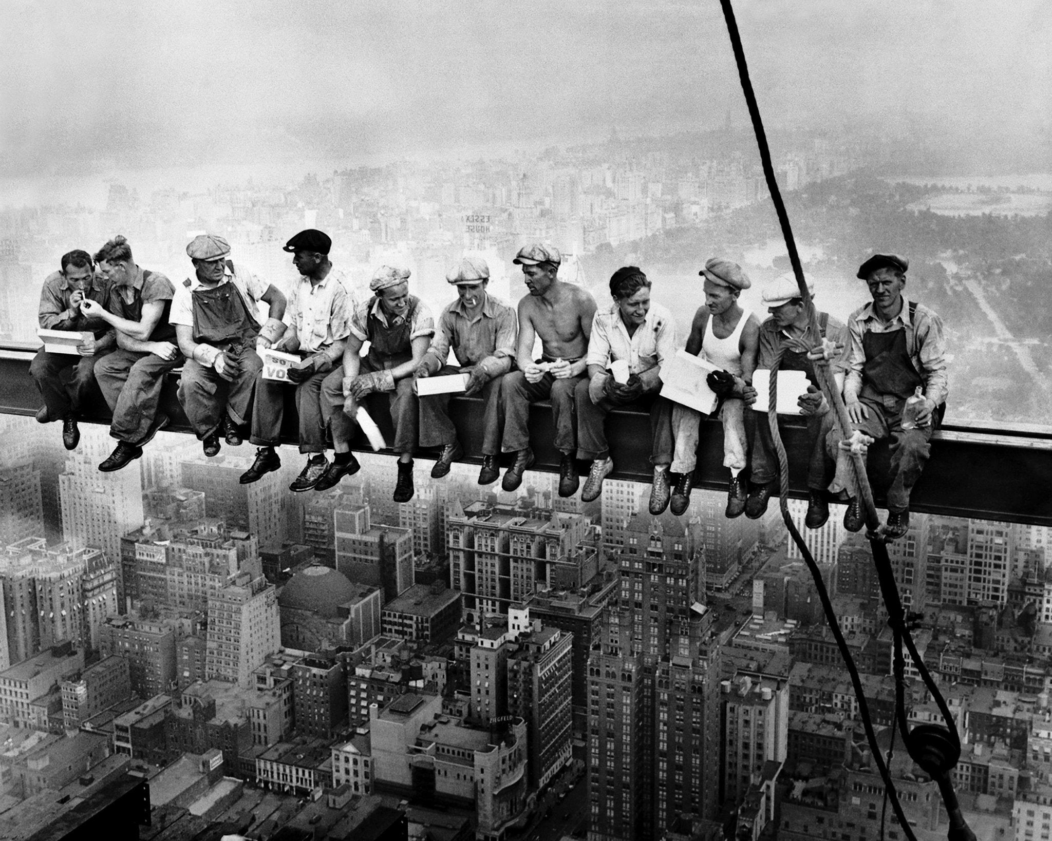 Lunch Atop A Skyscraper Framed Print, Lunch On A Beam, Vintage Framed From 1932 New York Construction Workers, - WallArtPrints4U
