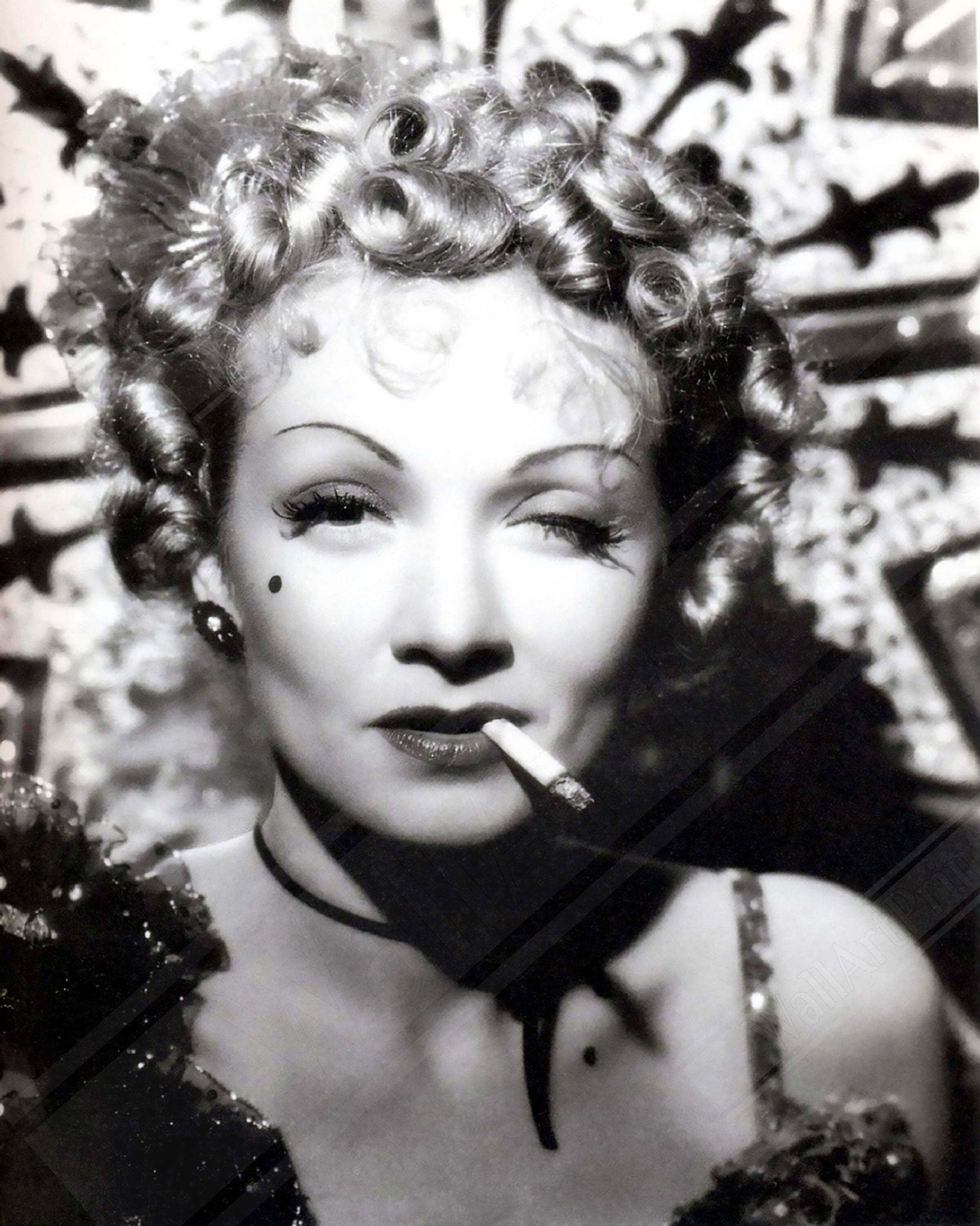 Marlene Dietrich Framed, Caberet Singer, Vintage Photo - Iconic Marlene Dietrich Framed Print - Hollywood Silver Screen Star - WallArtPrints4U