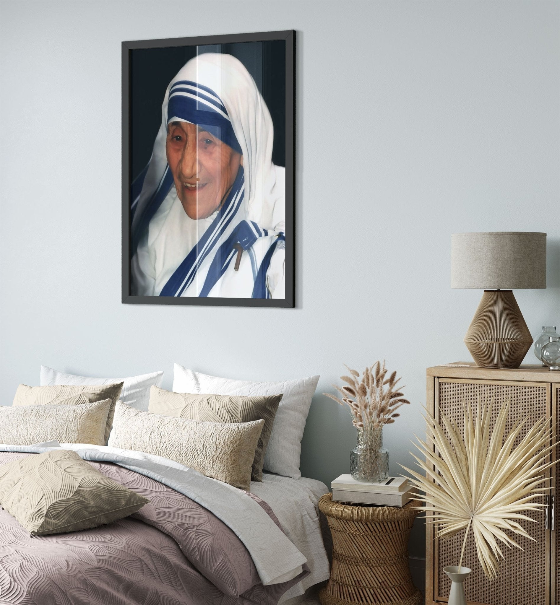 Mother Teresa Framed, Missionary, Saint, Vintage Photo - Iconic Mother Teresa Framed Print - Missionaries Of Charity UK, EU USA Domestic Shipping - WallArtPrints4U