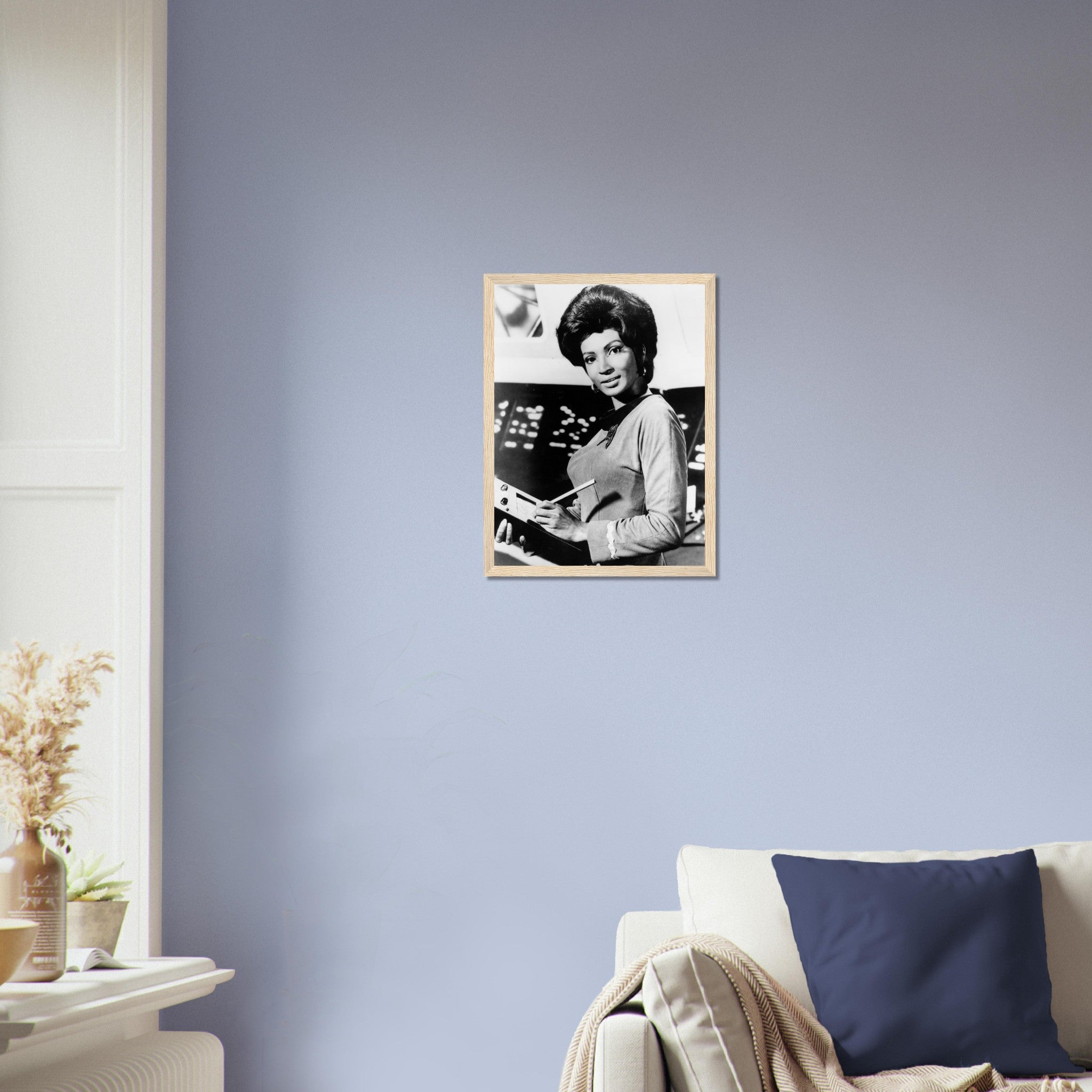 Star Trek Framed, Uhura Vintage Photo, Nichelle Nichols Retro Star Trek Giant Framed, Various Sizes Super Sized, Large Or Medium - WallArtPrints4U