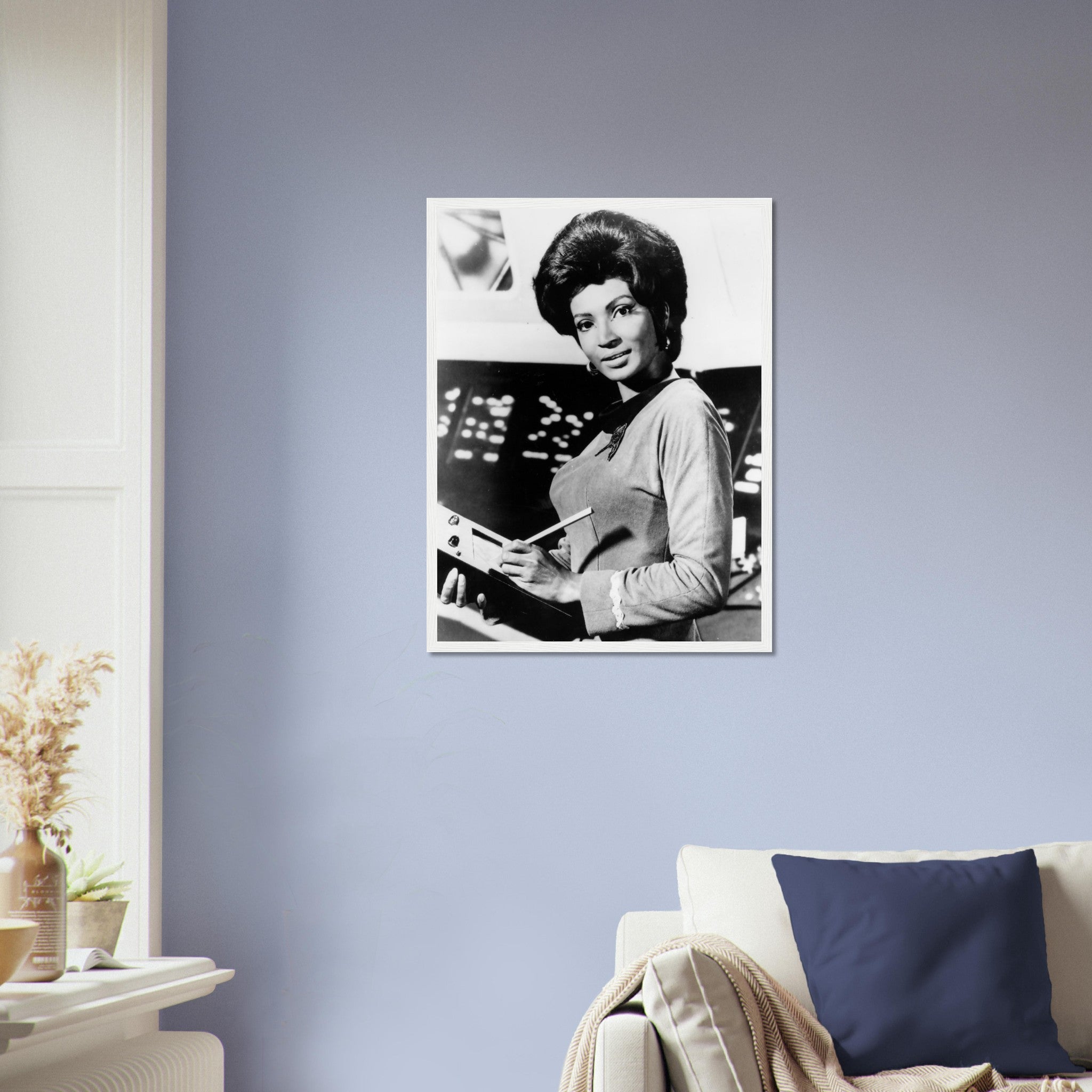 Star Trek Framed, Uhura Vintage Photo, Nichelle Nichols Retro Star Trek Giant Framed, Various Sizes Super Sized, Large Or Medium - WallArtPrints4U