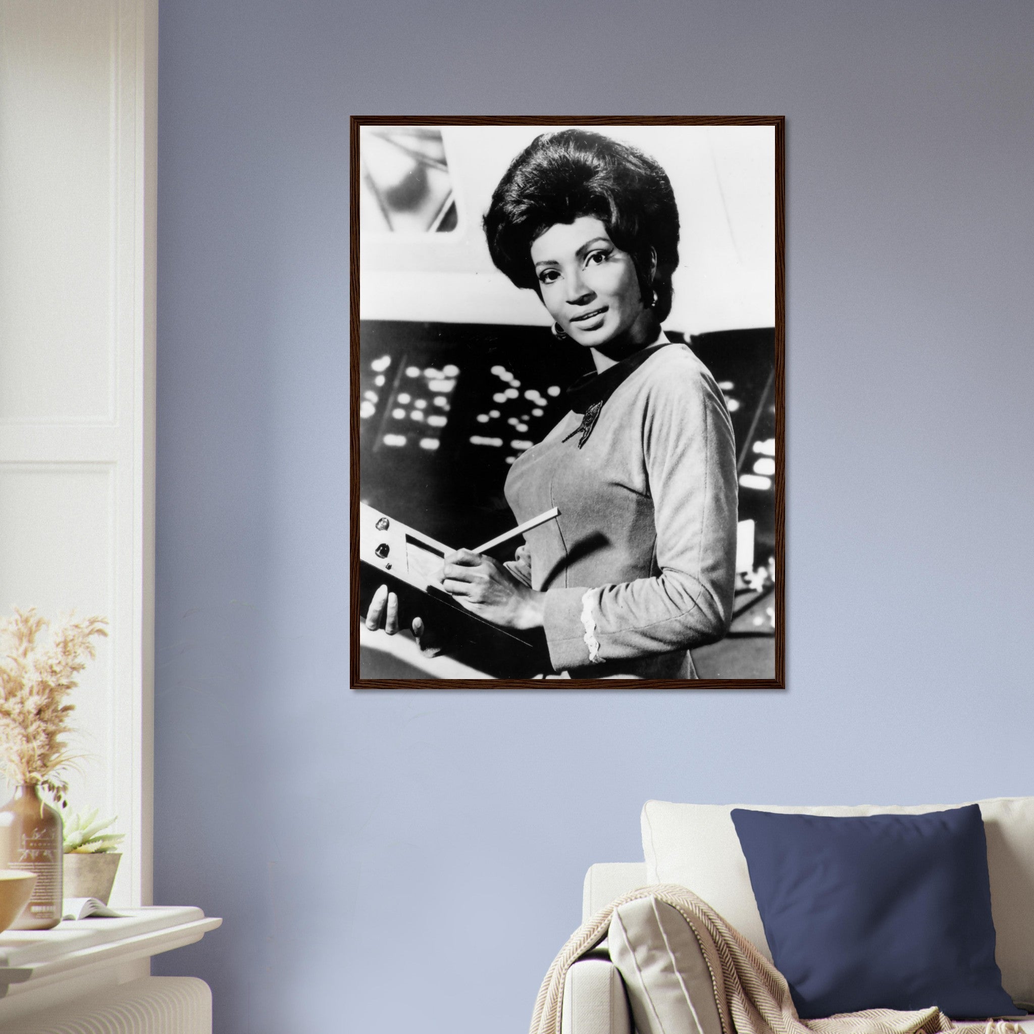 Star Trek Framed, Uhura Vintage Photo, Nichelle Nichols Retro Star Trek Giant Framed, Various Sizes Super Sized, Large Or Medium - WallArtPrints4U
