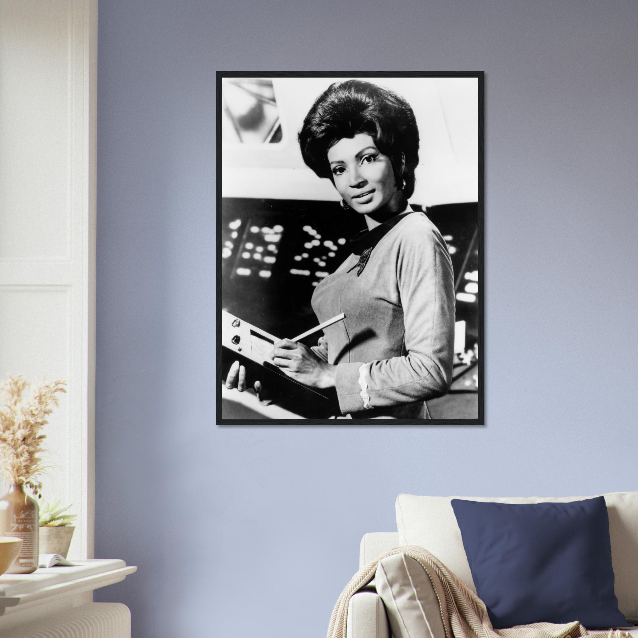 Star Trek Framed, Uhura Vintage Photo, Nichelle Nichols Retro Star Trek Giant Framed, Various Sizes Super Sized, Large Or Medium - WallArtPrints4U