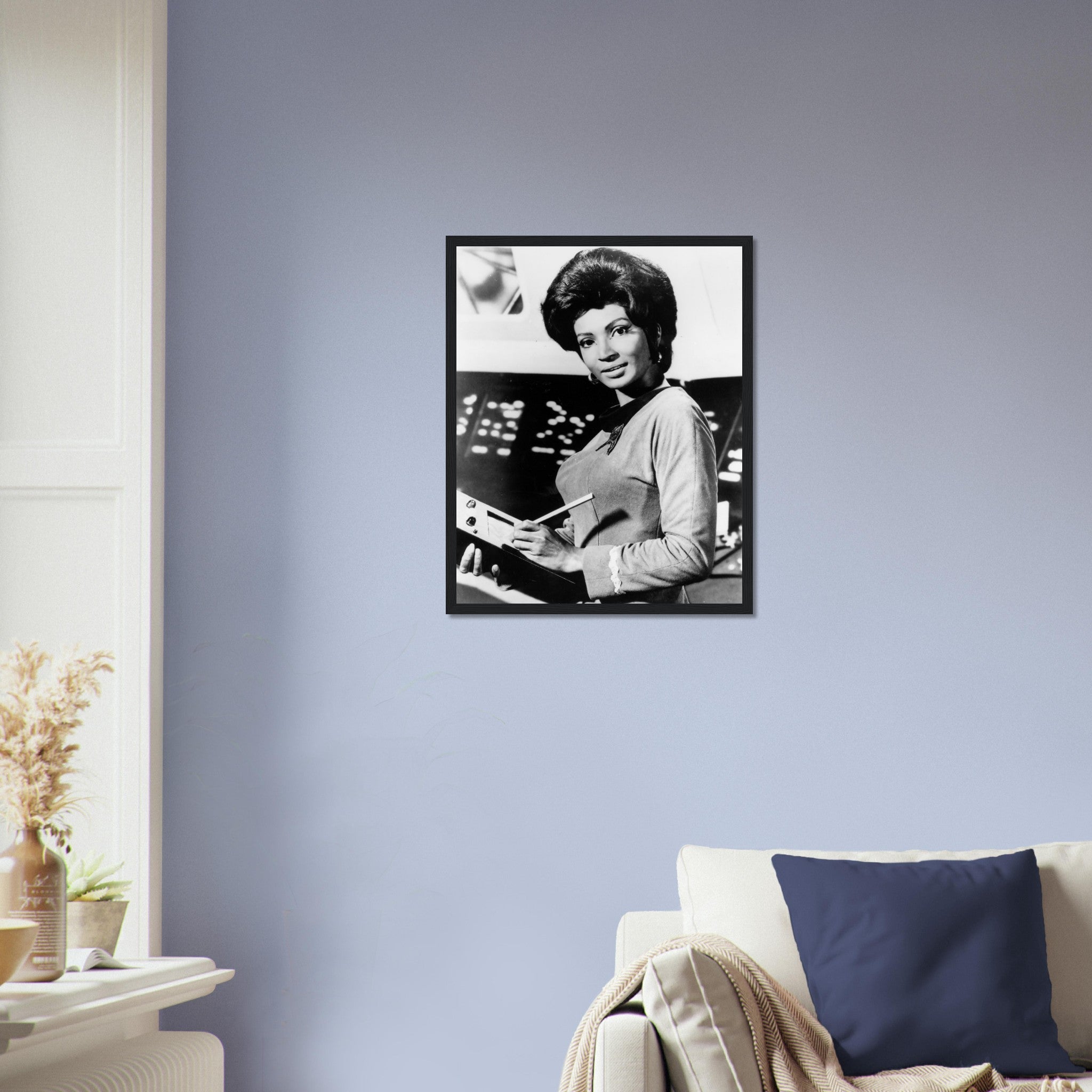 Star Trek Framed, Uhura Vintage Photo, Nichelle Nichols Retro Star Trek Giant Framed, Various Sizes Super Sized, Large Or Medium - WallArtPrints4U