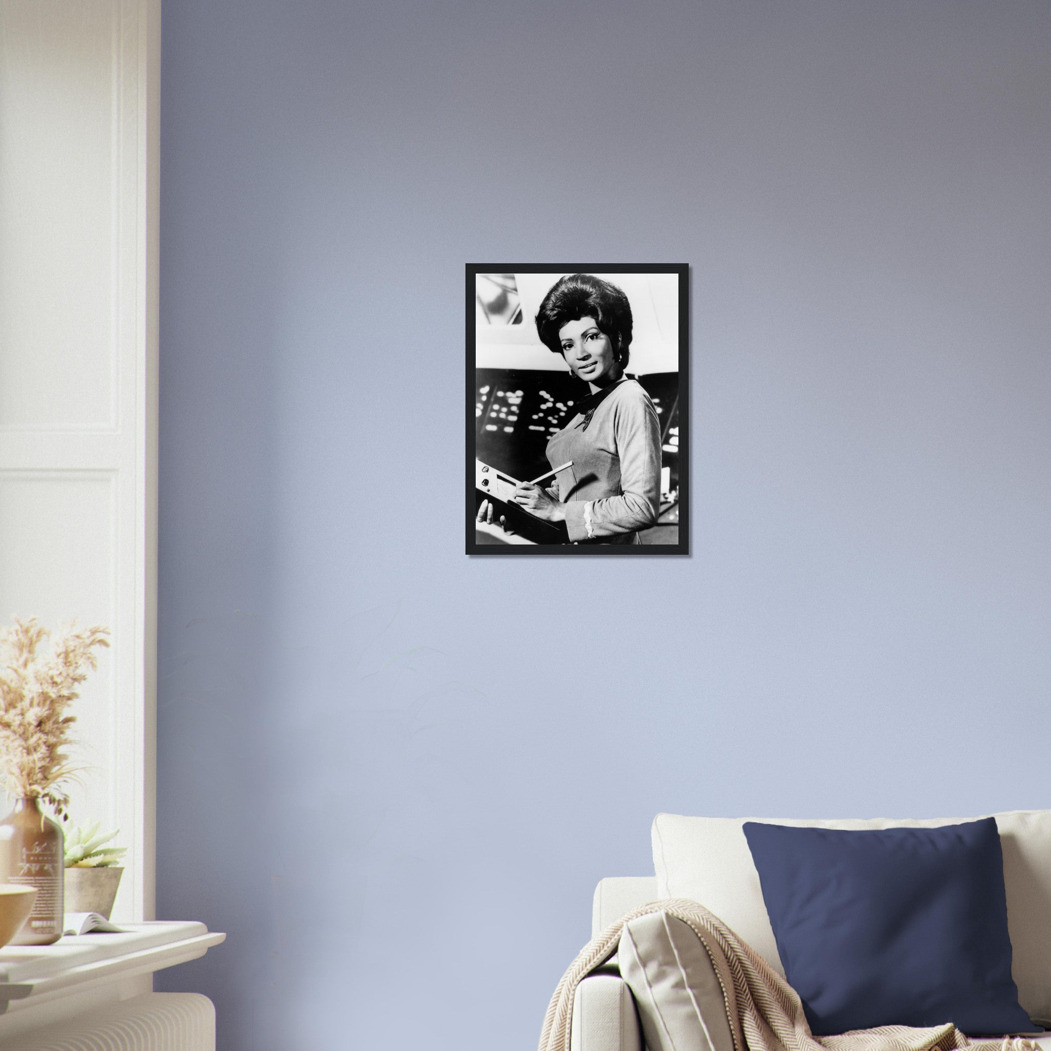 Star Trek Framed, Uhura Vintage Photo, Nichelle Nichols Retro Star Trek Giant Framed, Various Sizes Super Sized, Large Or Medium - WallArtPrints4U
