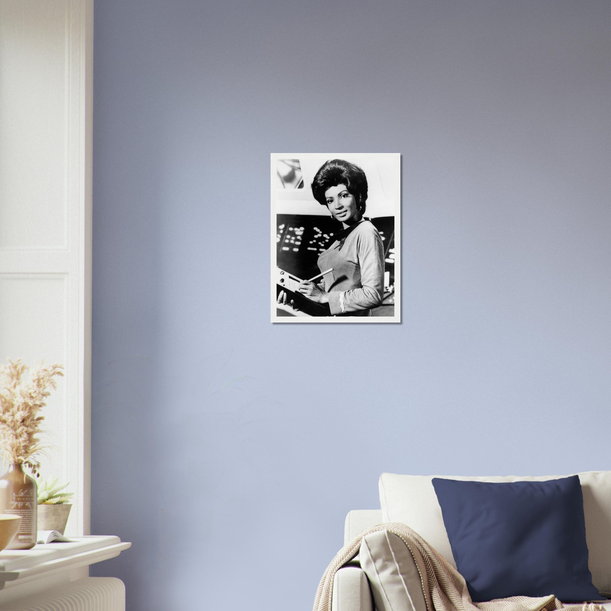 Star Trek Framed, Uhura Vintage Photo, Nichelle Nichols Retro Star Trek Giant Framed, Various Sizes Super Sized, Large Or Medium - WallArtPrints4U