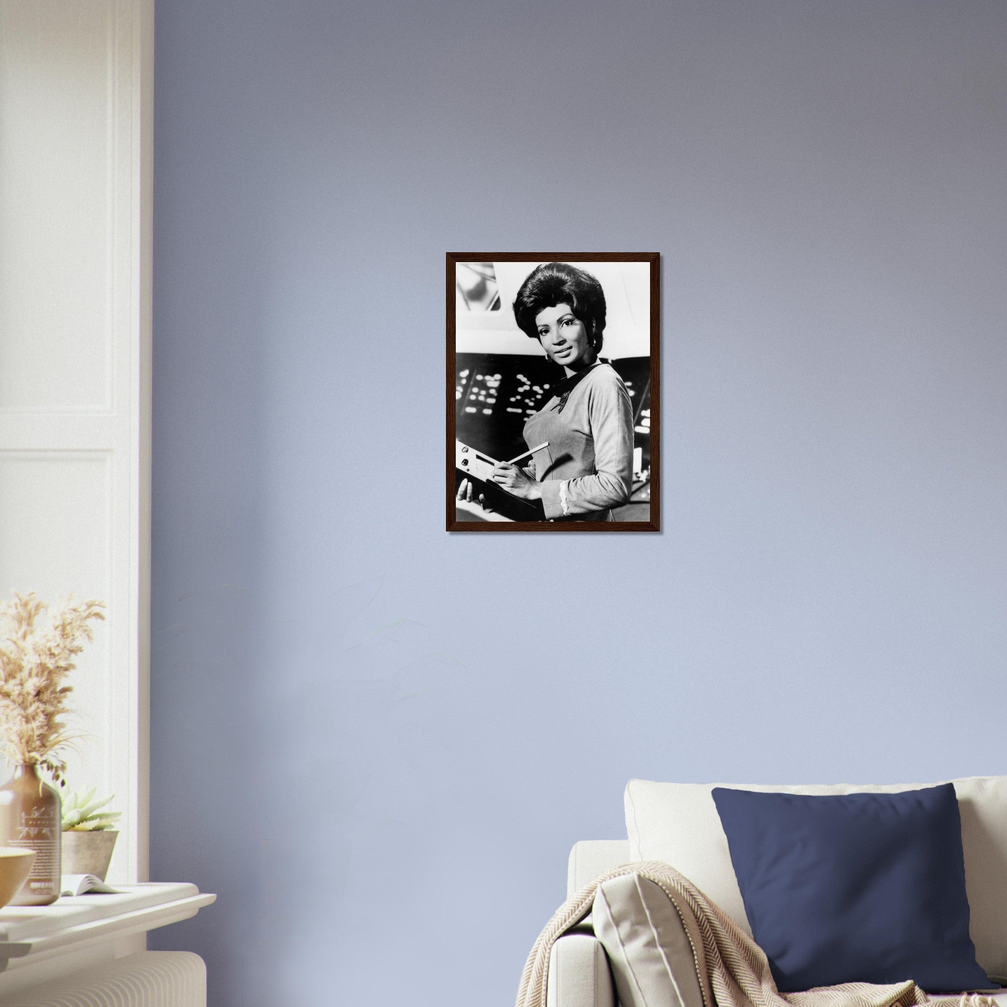 Star Trek Framed, Uhura Vintage Photo, Nichelle Nichols Retro Star Trek Giant Framed, Various Sizes Super Sized, Large Or Medium - WallArtPrints4U