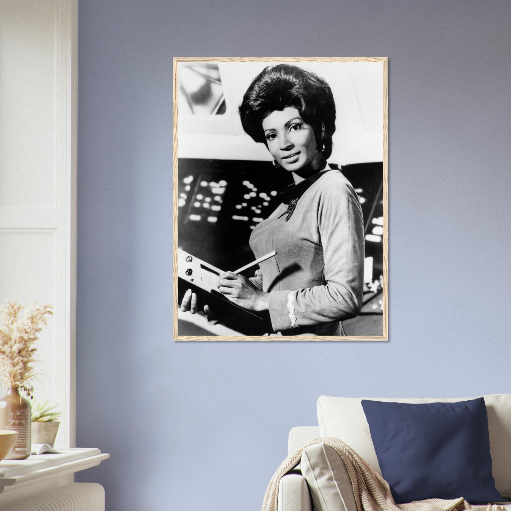 Star Trek Framed, Uhura Vintage Photo, Nichelle Nichols Retro Star Trek Giant Framed, Various Sizes Super Sized, Large Or Medium - WallArtPrints4U