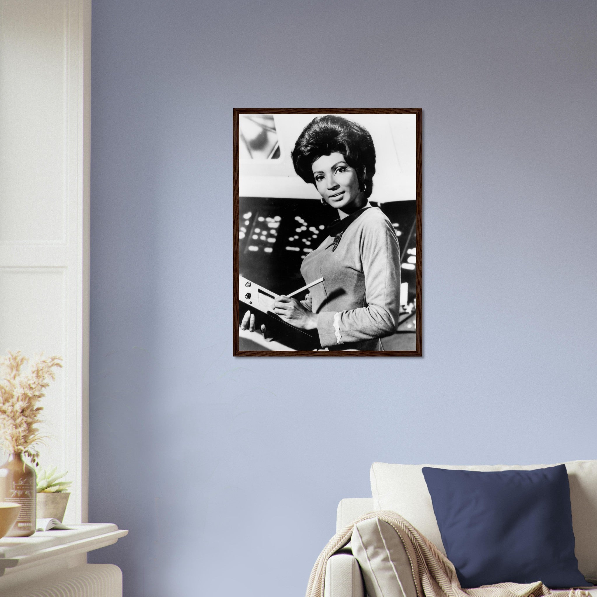 Star Trek Framed, Uhura Vintage Photo, Nichelle Nichols Retro Star Trek Giant Framed, Various Sizes Super Sized, Large Or Medium - WallArtPrints4U