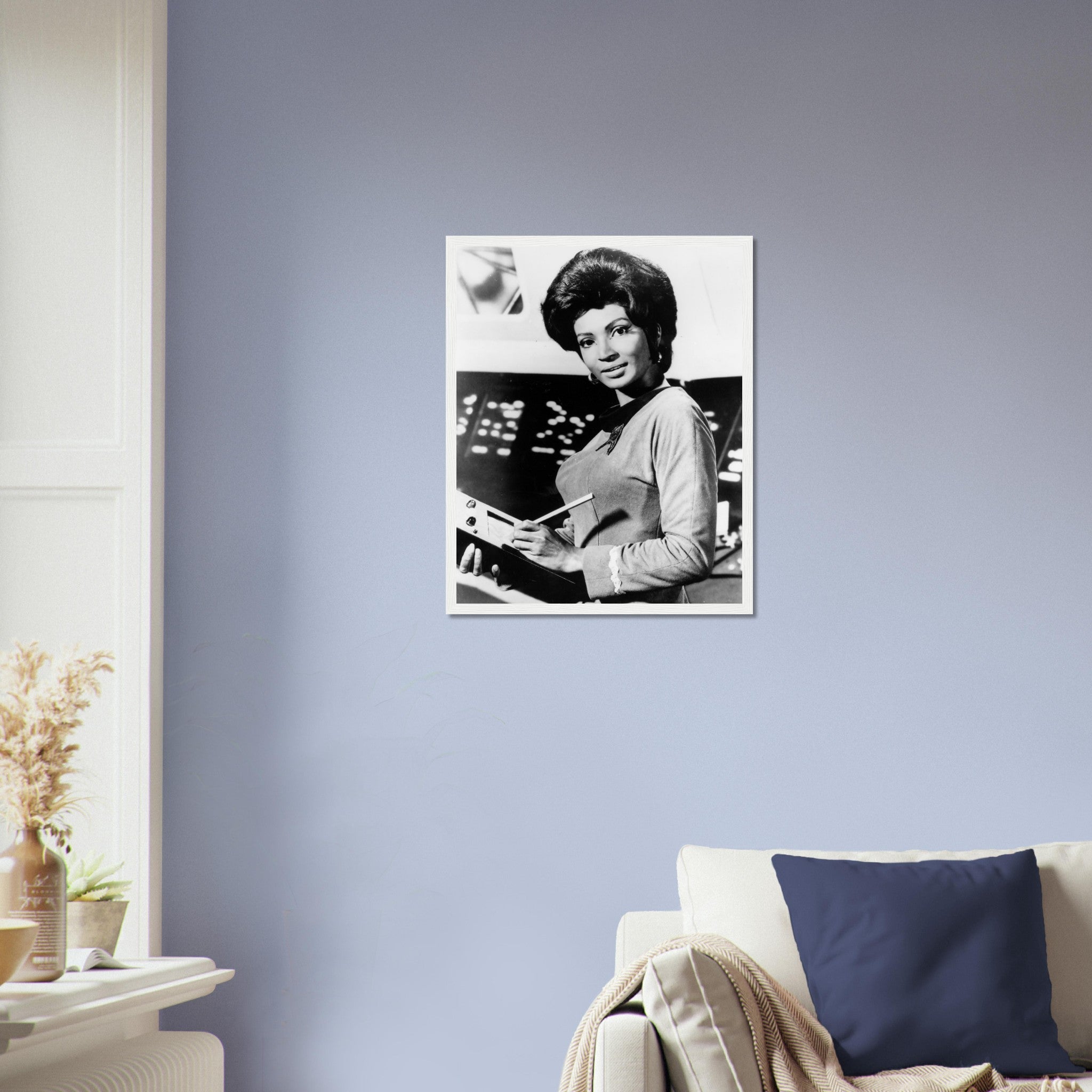 Star Trek Framed, Uhura Vintage Photo, Nichelle Nichols Retro Star Trek Giant Framed, Various Sizes Super Sized, Large Or Medium - WallArtPrints4U