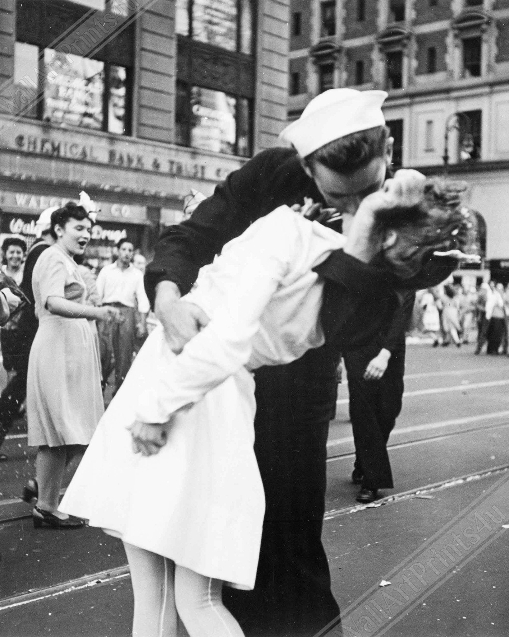 Vj Day Poster, Famous Photo Print From 1945, Sailor Kissing A Nurse Poster, Kissing The War Goodbye - WallArtPrints4U
